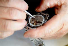 浪琴发条坏了解决技巧集锦(手表维修故障自救指南)