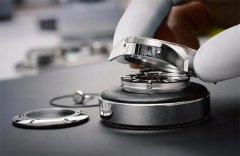 欧米茄进灰了应该咋处理